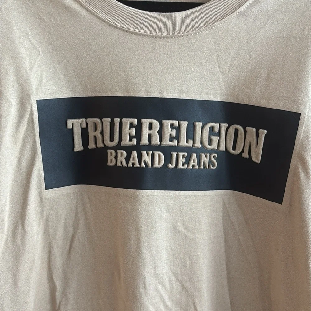 True Religion Embossed Box Arch Men's Beige Graphic Tee X-Large